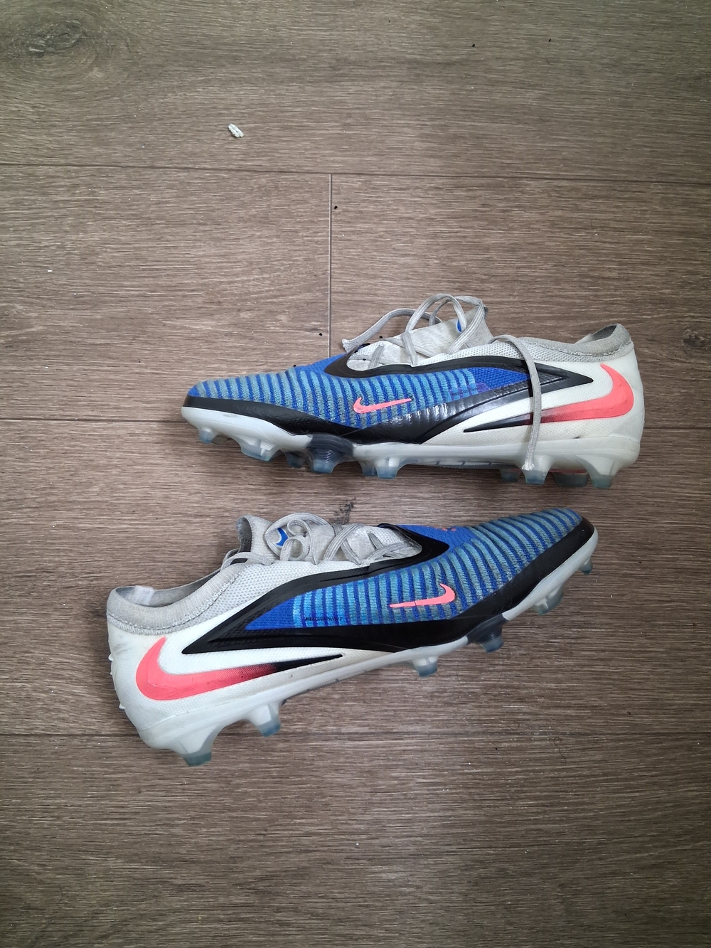 Nike Men’s Blue, White and Pink Soccer Cleats